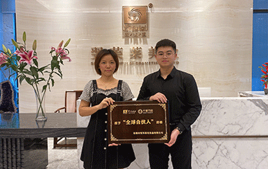 恭喜广东省肇庆市梁女士成功签约翌芙莱！